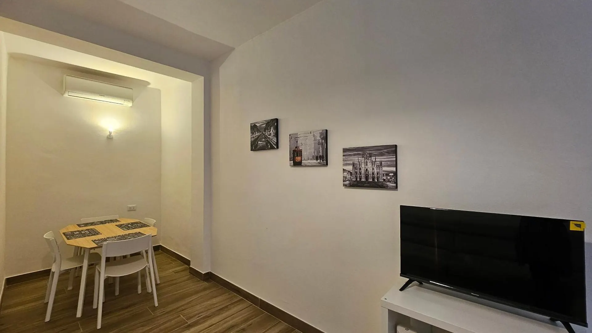 Panoramic Dream House Navigli Apartment Milan 0*,